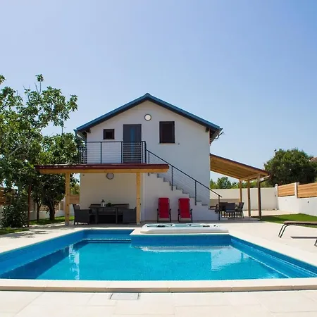 Relaxing With Hottub & Pool - Medulin