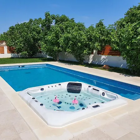 Relaxing With Hottub & Pool - Villa *