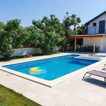 Villa Relaxing With Hottub & Pool - Medulin
