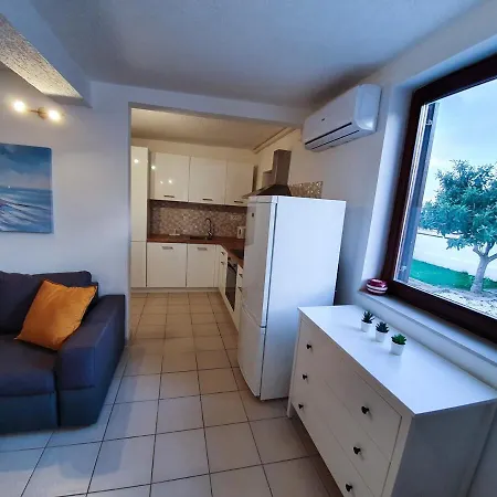 Relaxing With Hottub & Pool - Villa