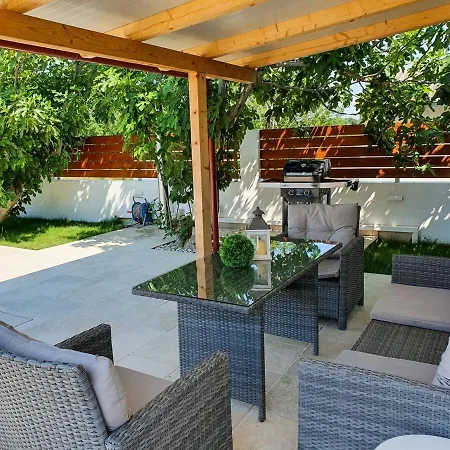Relaxing With Hottub & Pool - * Medulin