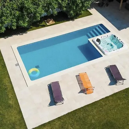 Relaxing With Hottub & Pool - Villa *